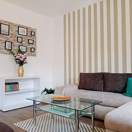 Easy Check In Apartments 021 Vladika Нови Сад Екстериор снимка