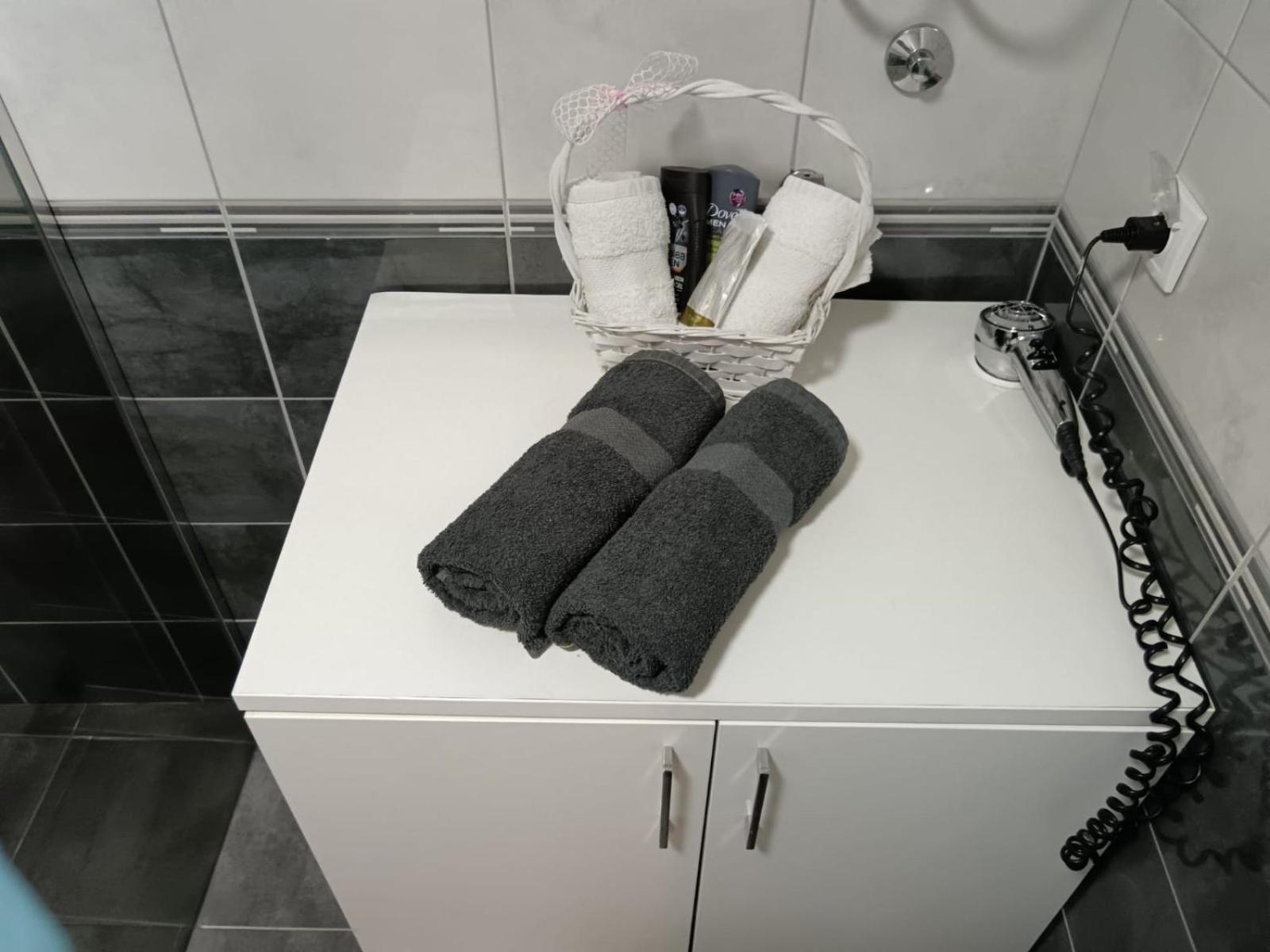 Easy Check In Apartments 021 Vladika Нови Сад Екстериор снимка