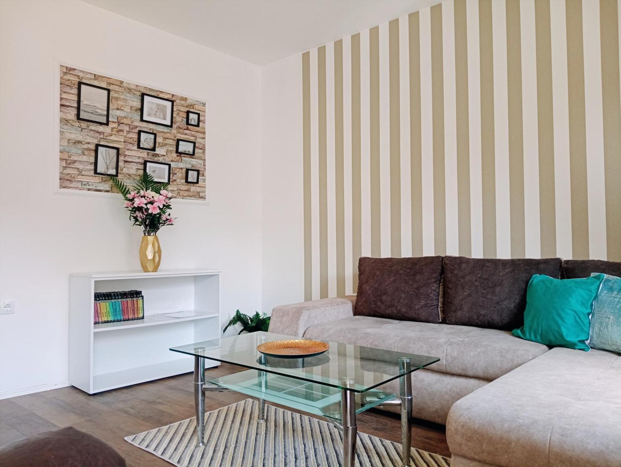 Easy Check In Apartments 021 Vladika Нови Сад Екстериор снимка